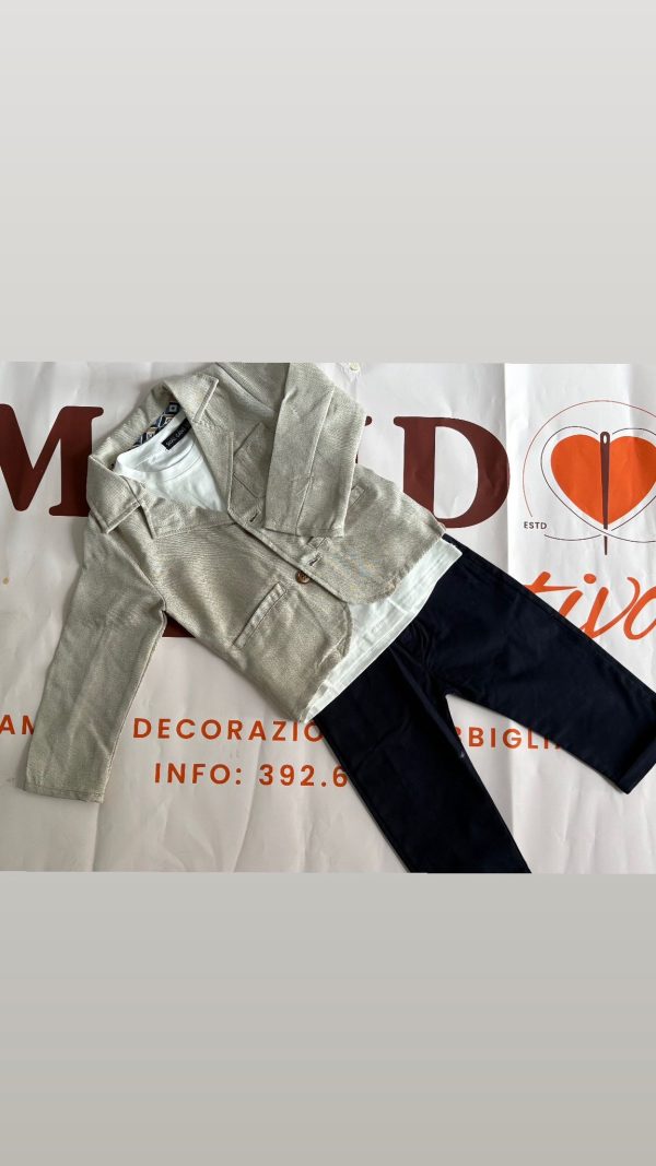 Completo elegante con t-shirt